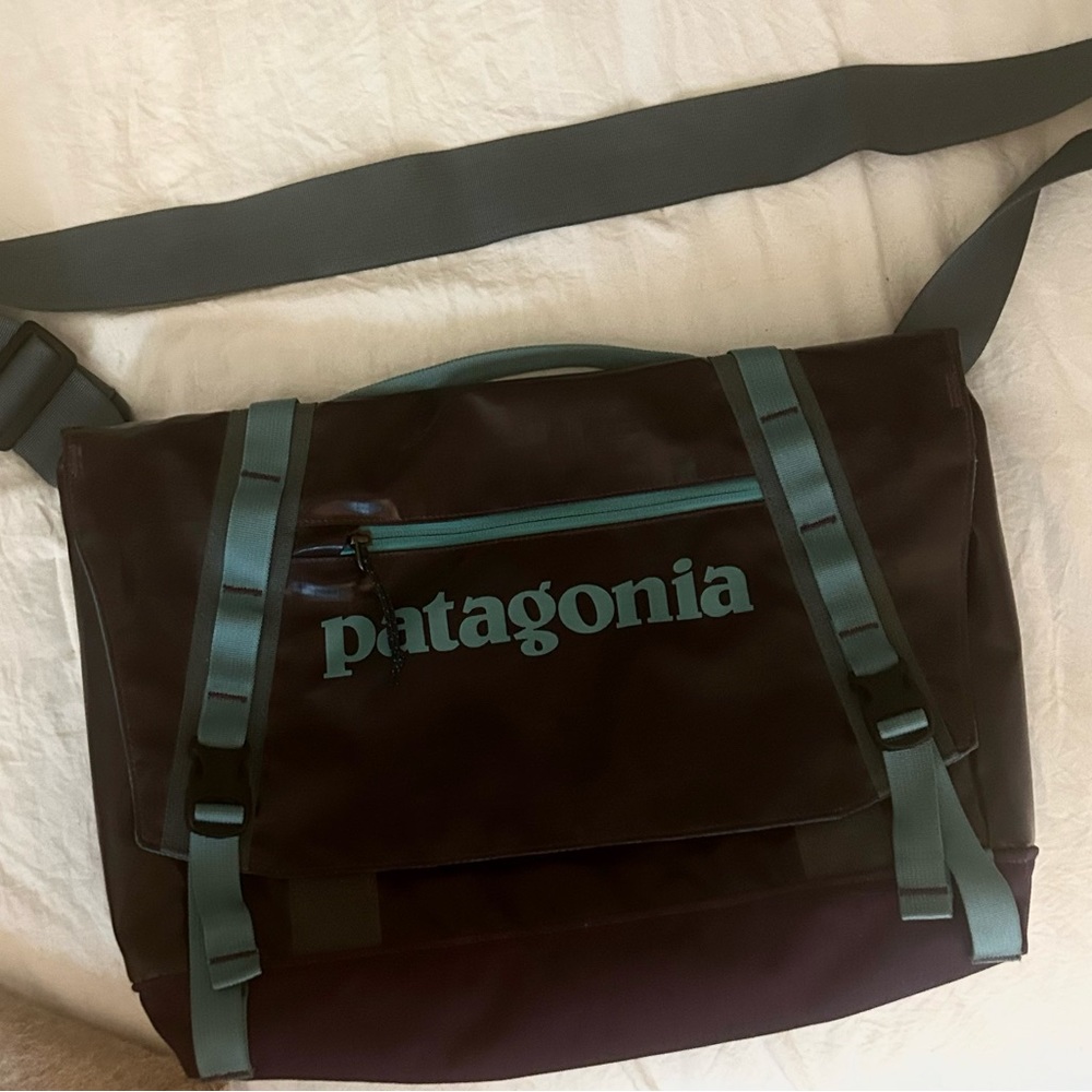 Patagonia Black Hole Mini Messenger Bag